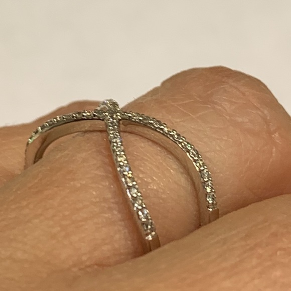 Diamond Criss Cross Ring Set in White Gold - Picture 3 of 8